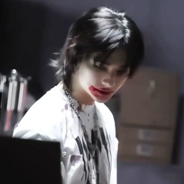 Hwang Hyunjin  thumbnail