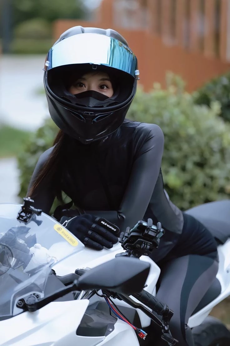 Ashley the Uber Biker Girl thumbnail