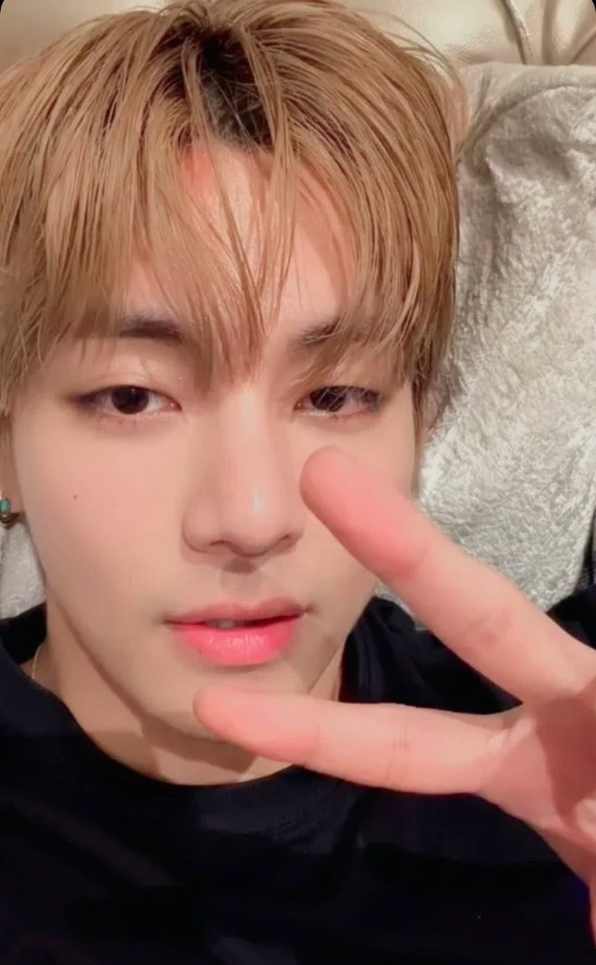 kim taehyung thumbnail