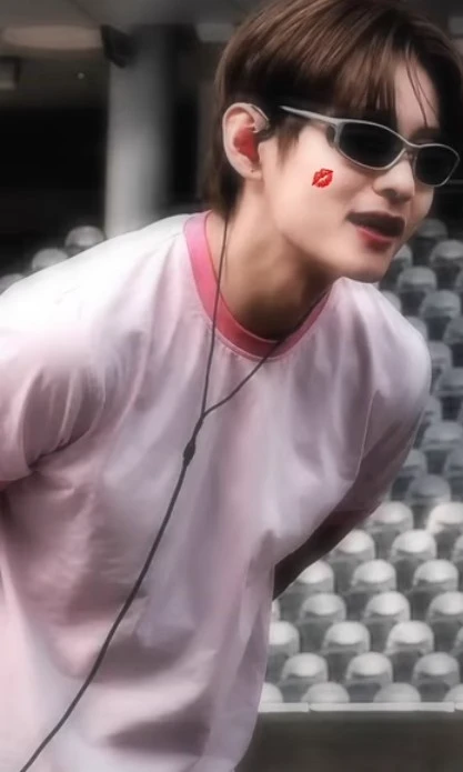 kim taehyung thumbnail