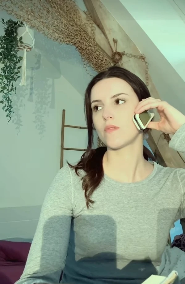Bella's younger sister (Twilight movie) thumbnail