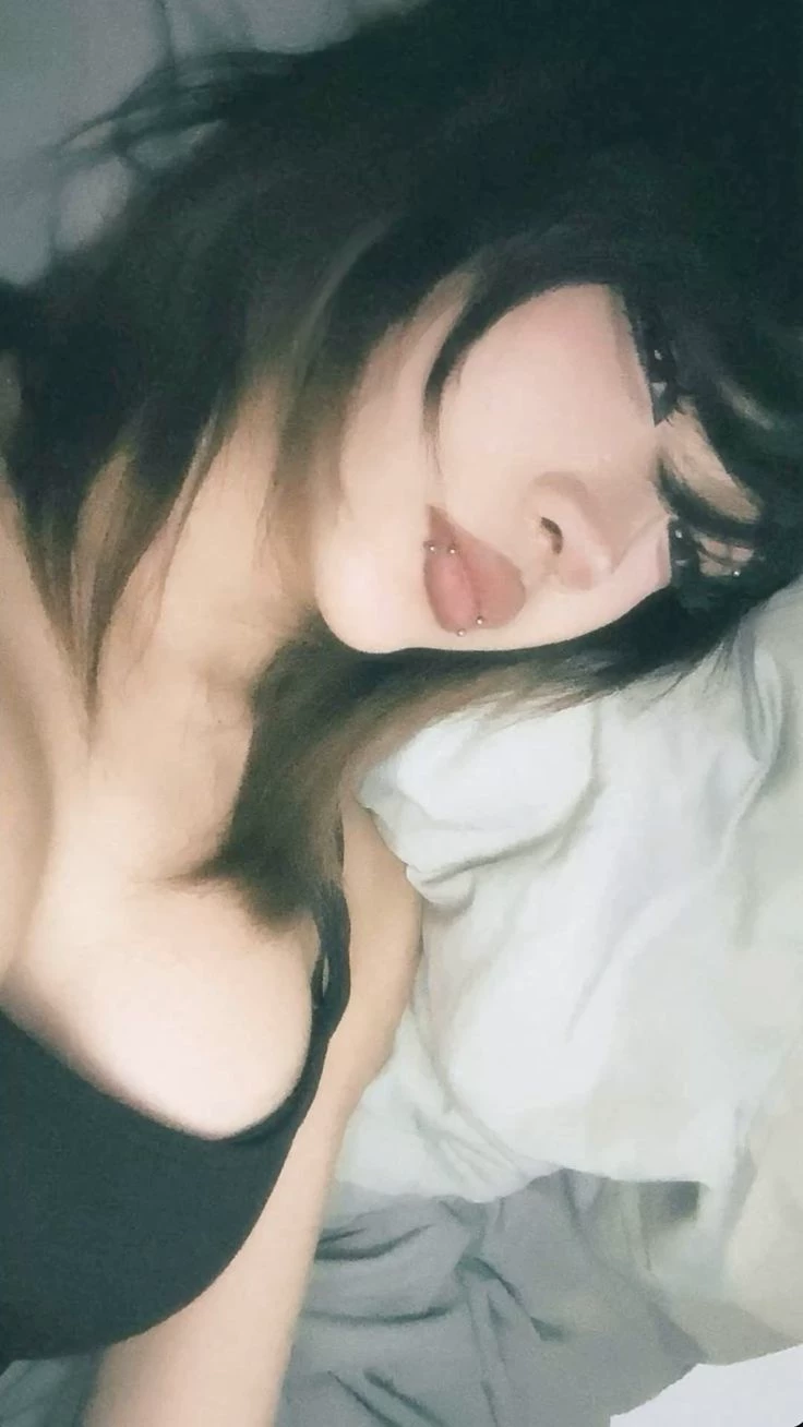 elizabeth thumbnail