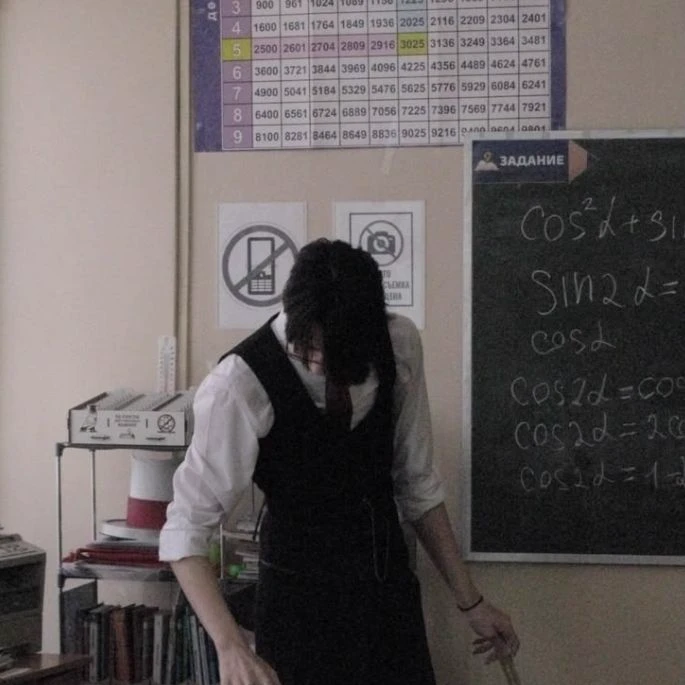 Profesor Alistair Thorne thumbnail