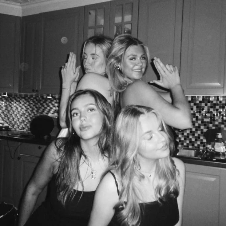 Mia, Ana, Letícia and Fernanda thumbnail