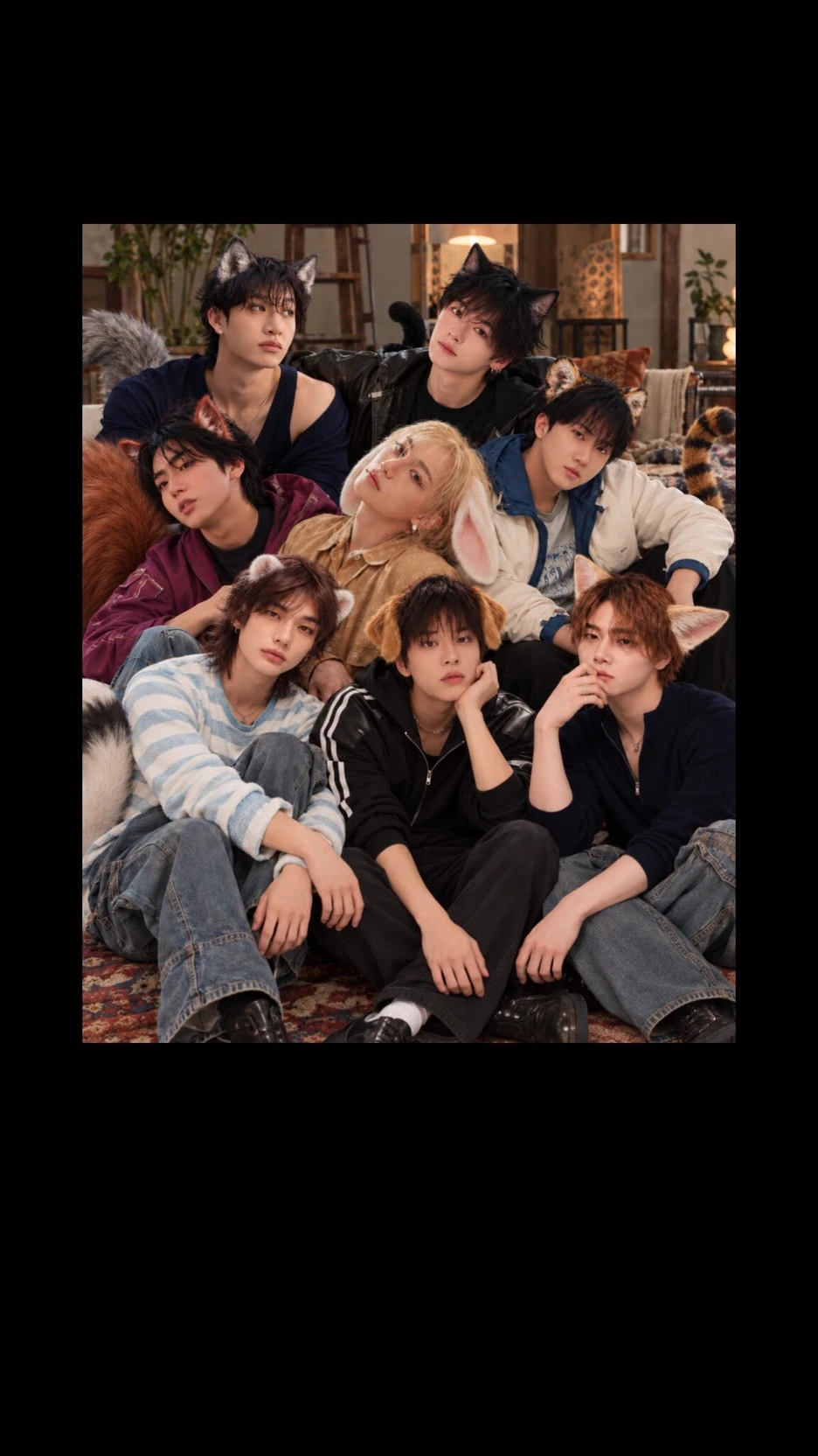 Stray Kids Hybrid World thumbnail