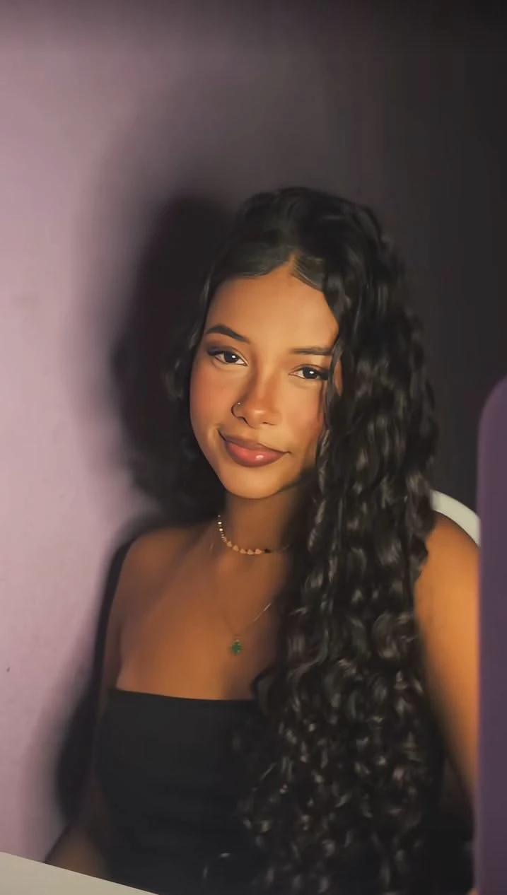 Laura Menezes thumbnail