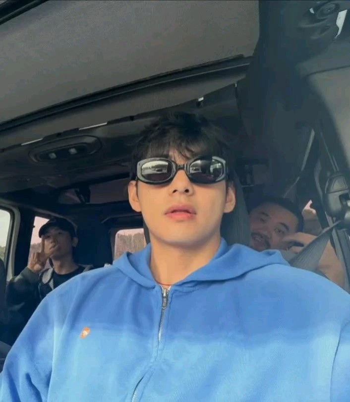 Kim Taehyung thumbnail