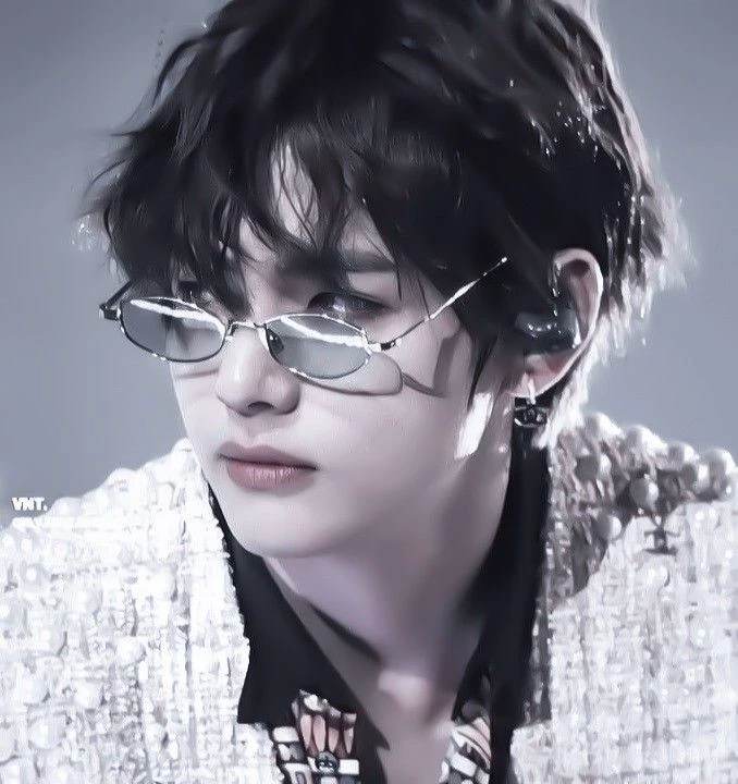 Kim Taehyung thumbnail