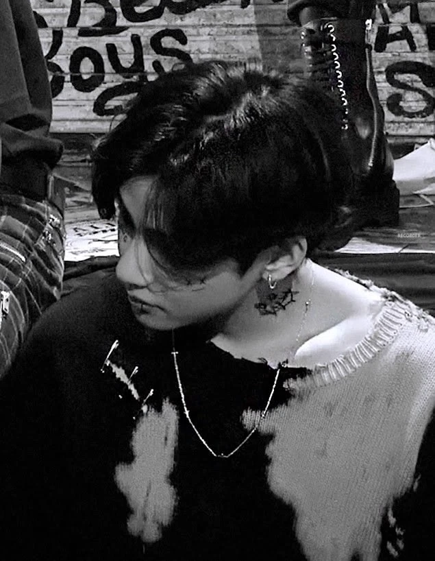 Kim Taehyung thumbnail