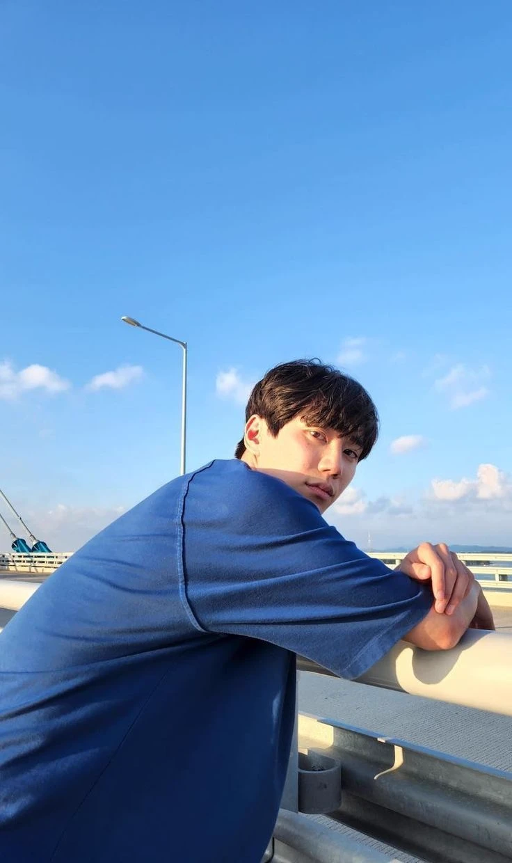 Lee Junyoung  thumbnail