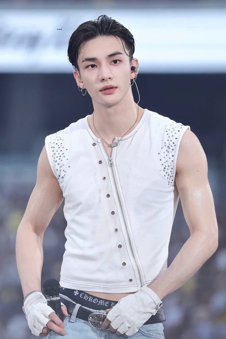 Hwang Hyunjin thumbnail