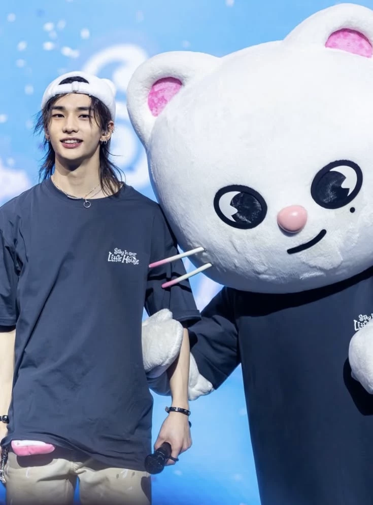 Hwang Hyunjin thumbnail