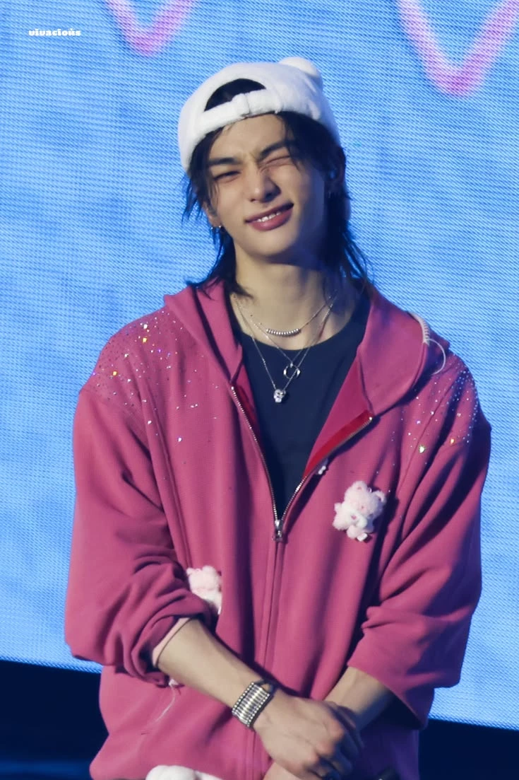Hawng Hyunjin thumbnail