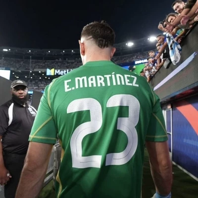 Emiliano (Dibu) Martinez thumbnail
