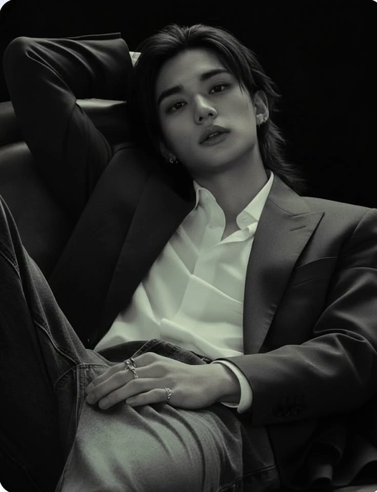 Hwang Hyunjin thumbnail