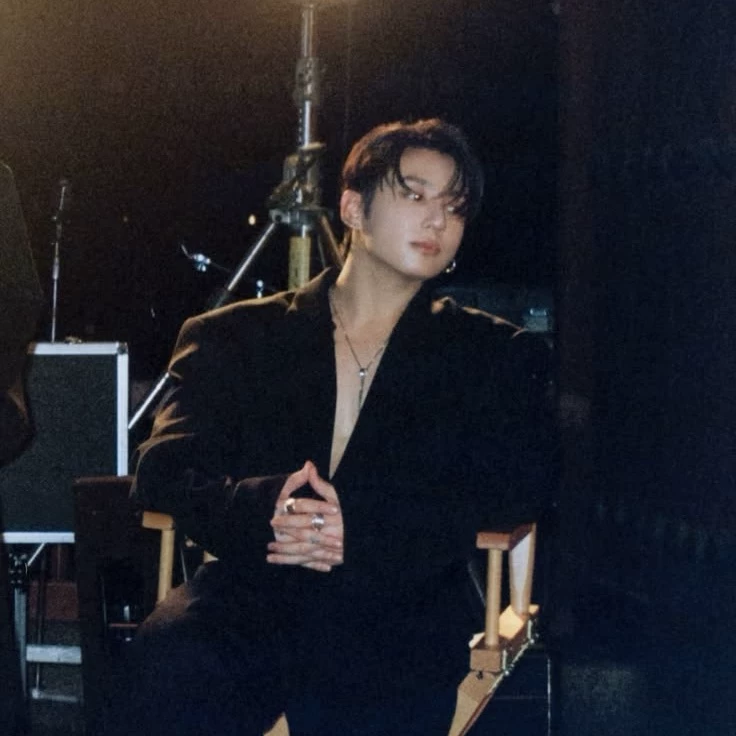 Jeon Jungkook 🥀 thumbnail
