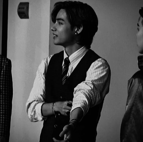 Kim Taehyung. thumbnail