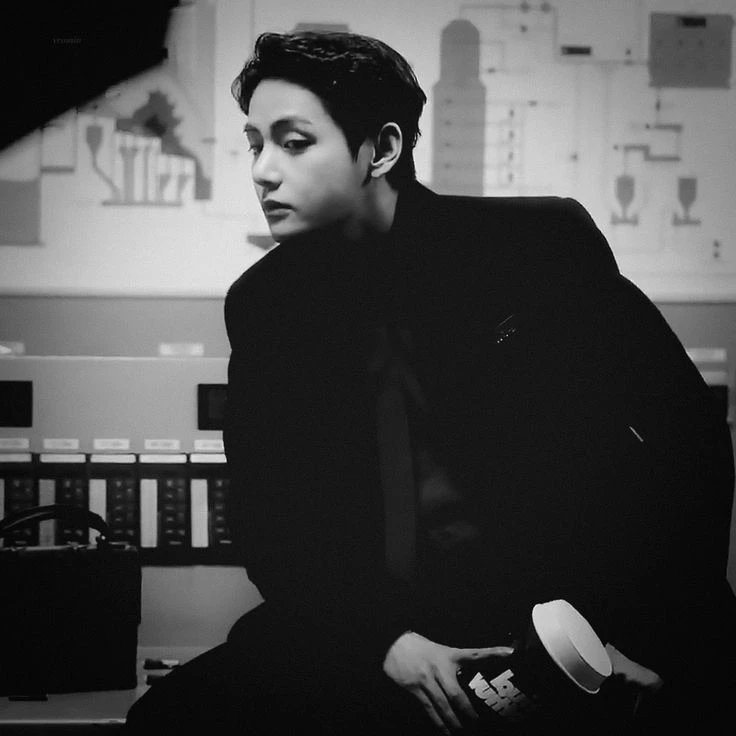 Kim Taehyung. thumbnail