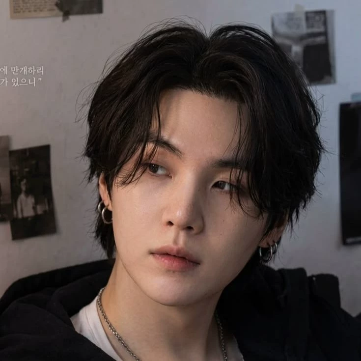 Min Yoongi (SUGA) thumbnail