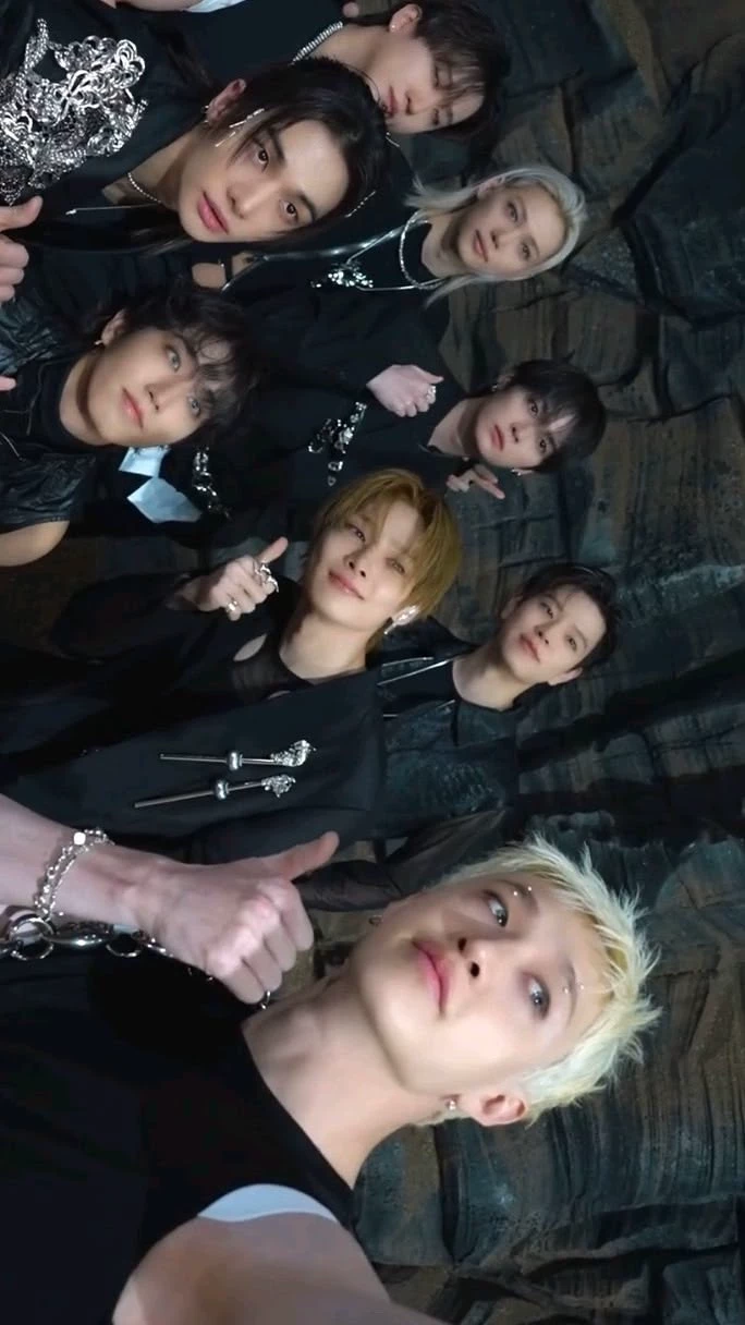 Stray kids/mafia mobsters thumbnail