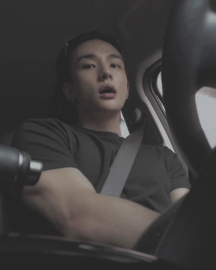 Hwang Hyunjin thumbnail