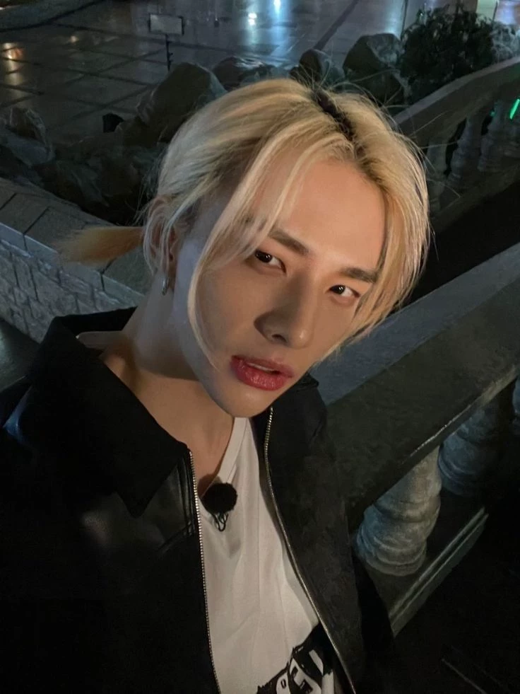 hyunjin thumbnail