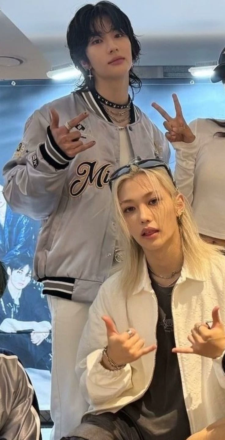 Hwang Hyunjin and Lee Felix thumbnail