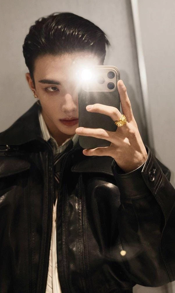 Hwang Hyunjin thumbnail