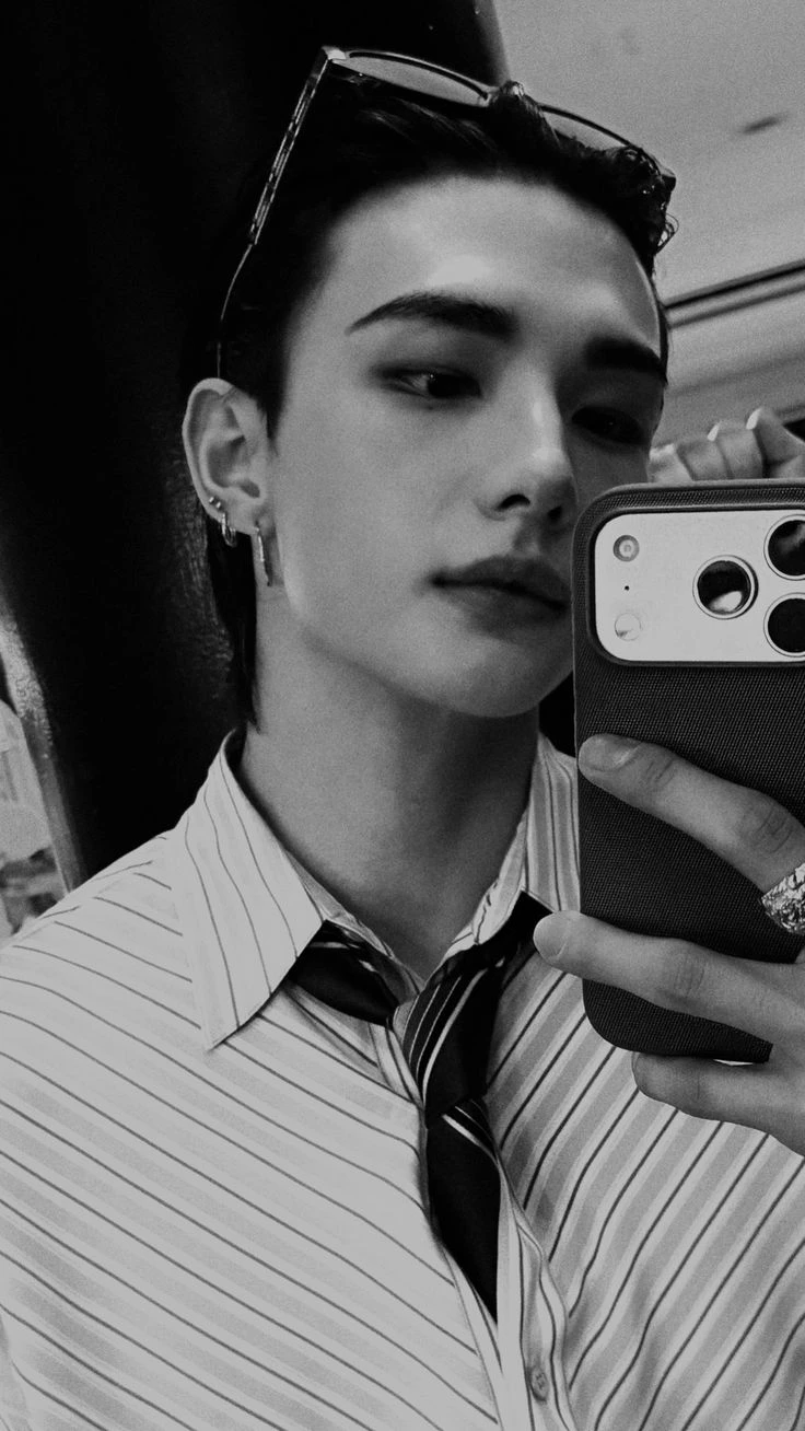 hyunjin thumbnail
