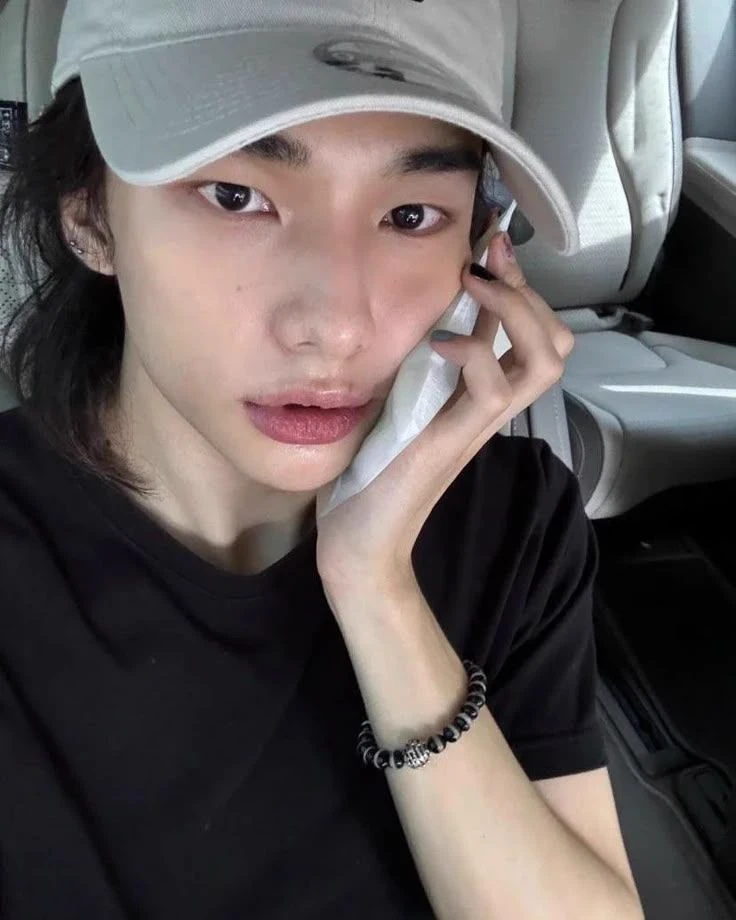 hyunjin thumbnail