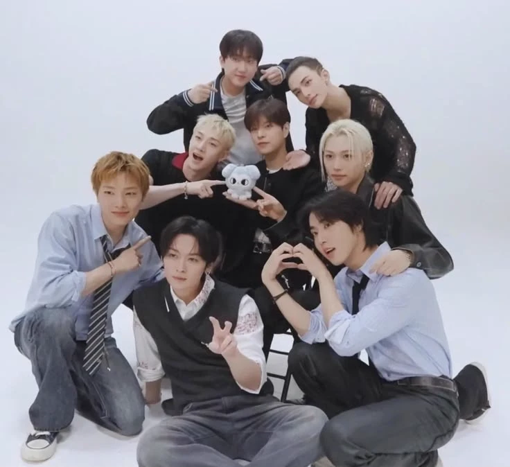 stray kids thumbnail