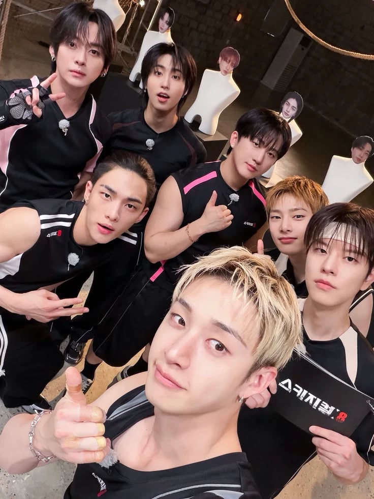 stray kids thumbnail