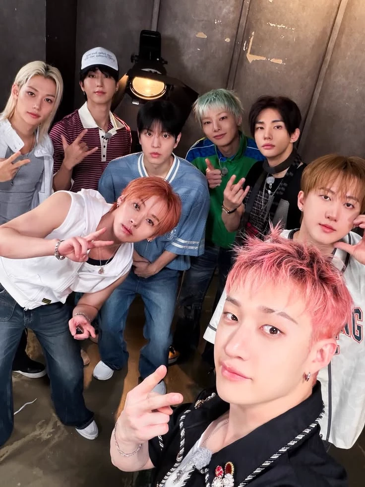 stray kids thumbnail