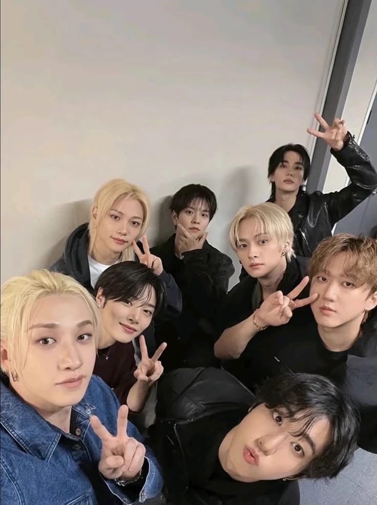 stray kids thumbnail