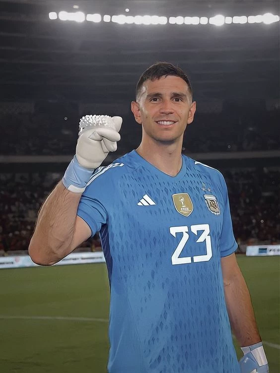 Dibu Martinez thumbnail