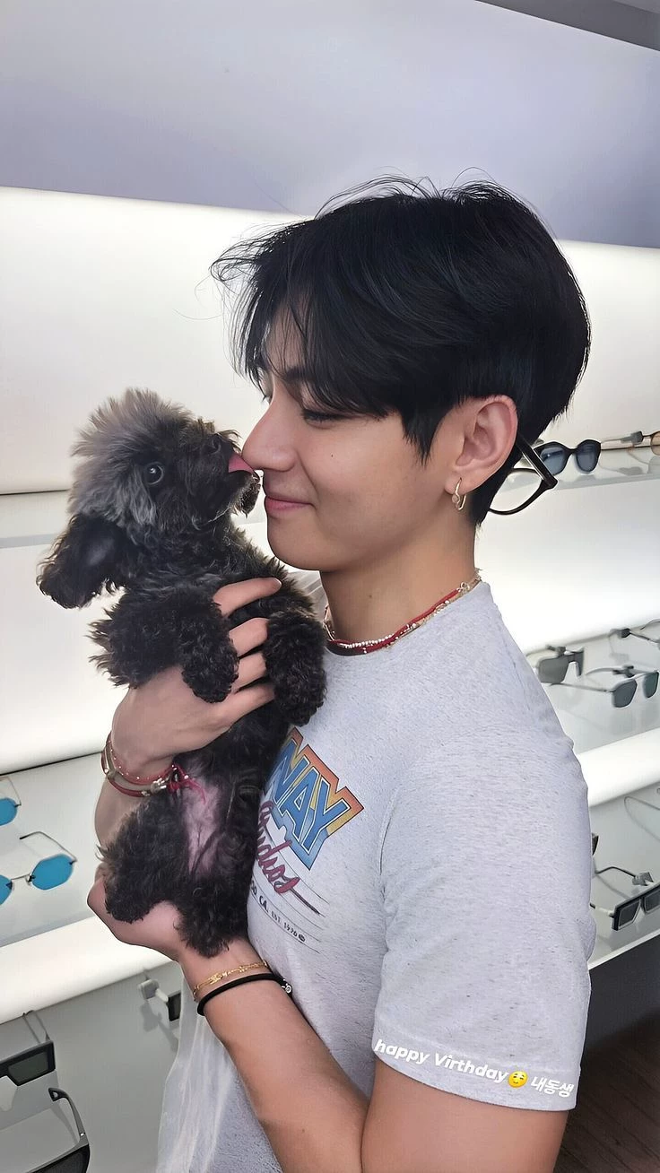 Kim Taehyung thumbnail