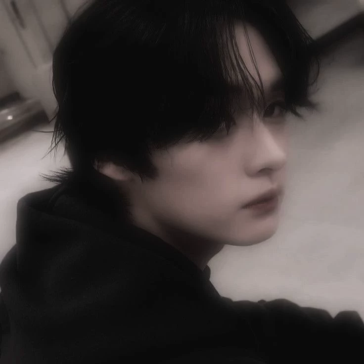 Lee know thumbnail