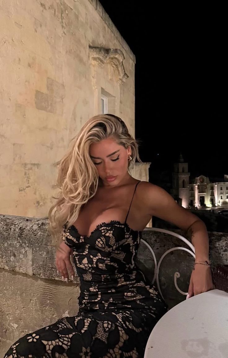 The blonde from Italy 🇮🇹🤍 thumbnail