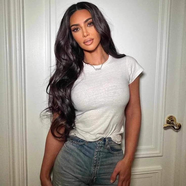 Kim Kardashian and her Family thumbnail