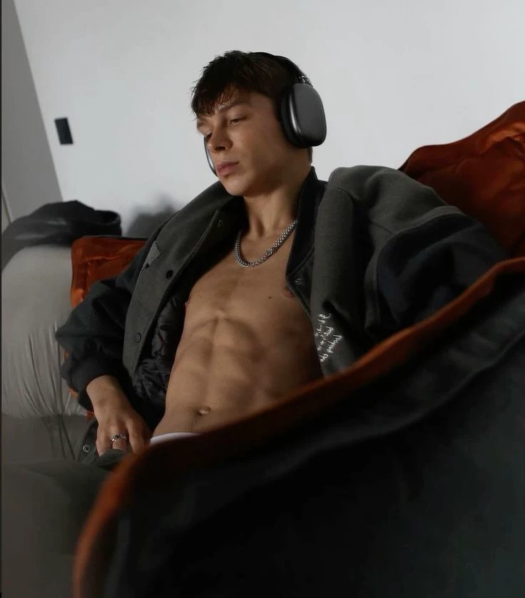 Gleb Kalyuzhny thumbnail