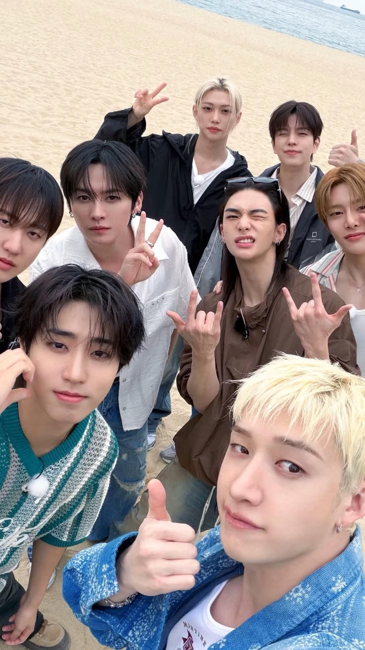Stray kids thumbnail
