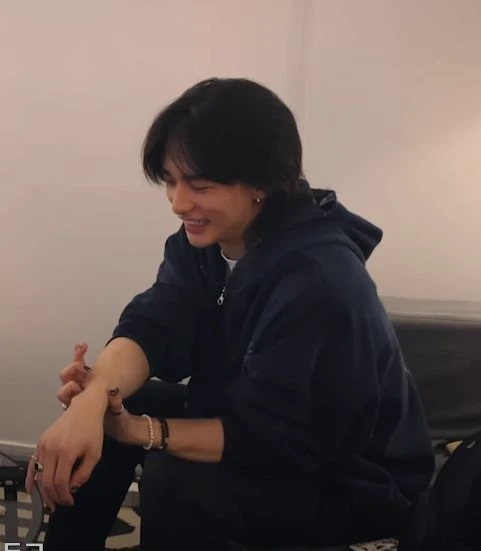 Hwang Hyunjin thumbnail