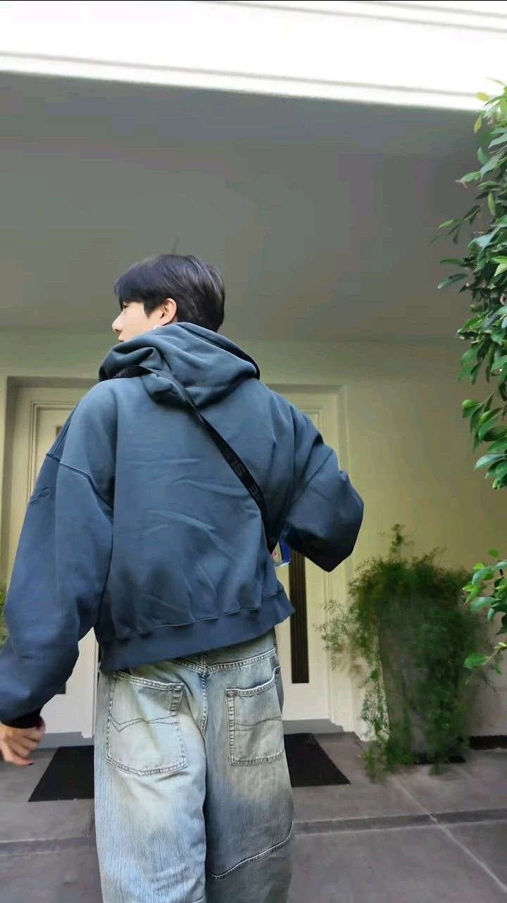 Jungkook thumbnail