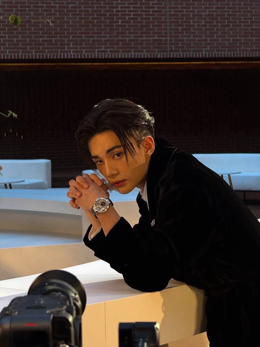 hwang hyunjin thumbnail