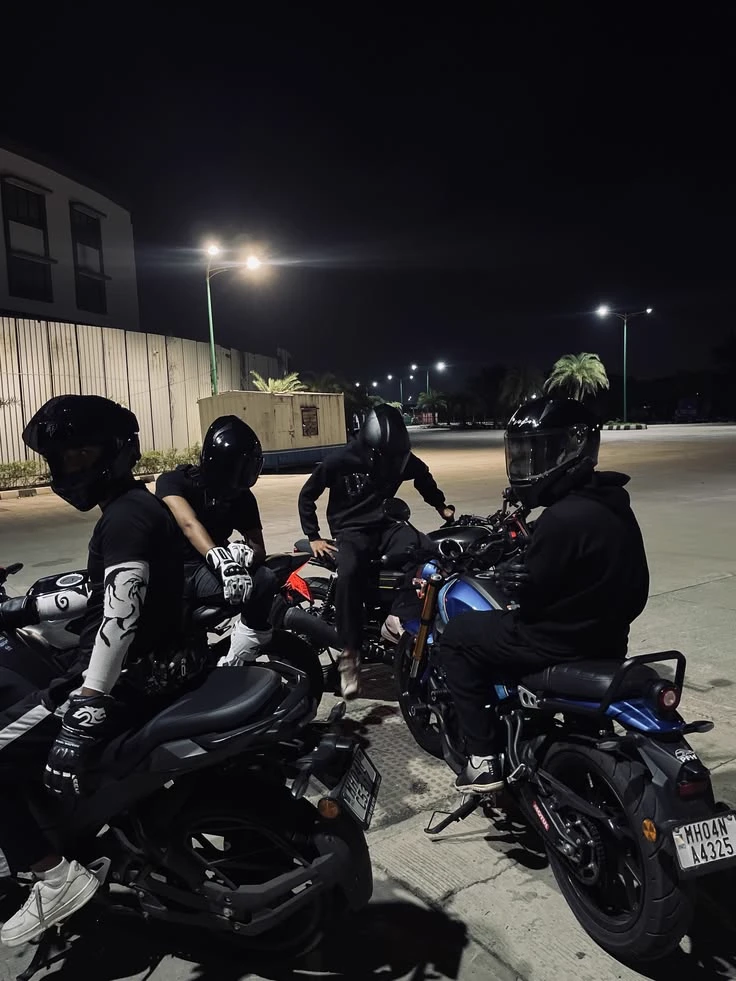 4 Bikers thumbnail