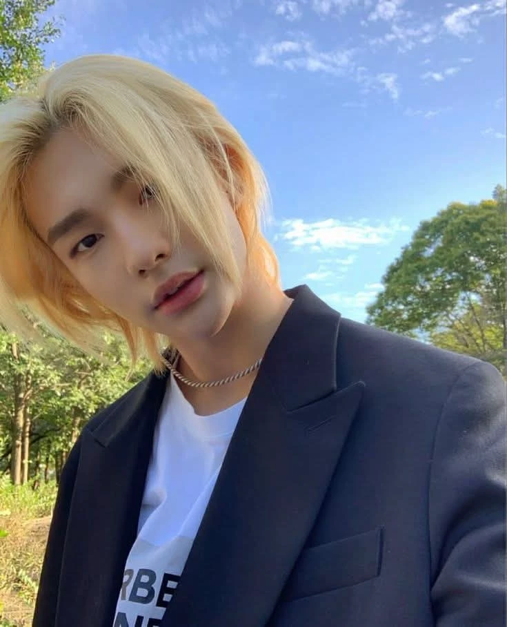 hwang hyunjin thumbnail