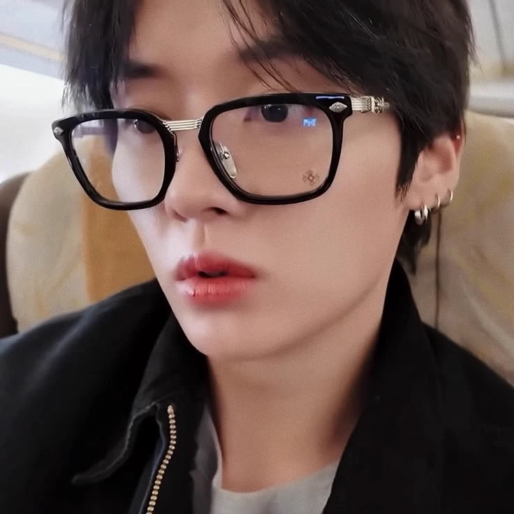 Lee know thumbnail