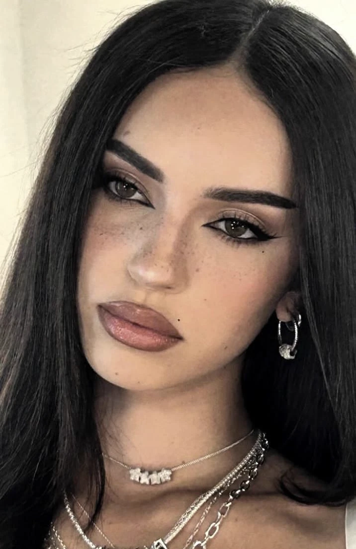 Daniela thumbnail