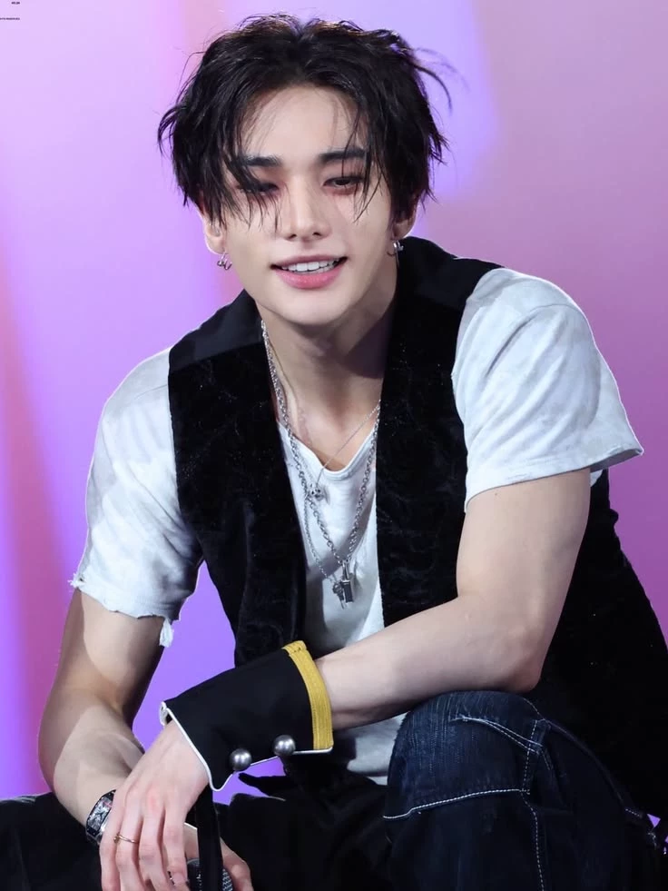 Hwang Hyunjin thumbnail