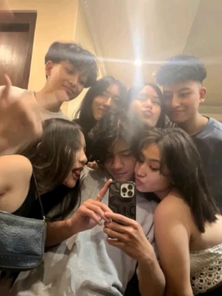 Friend group – The arrival of a pick me thumbnail